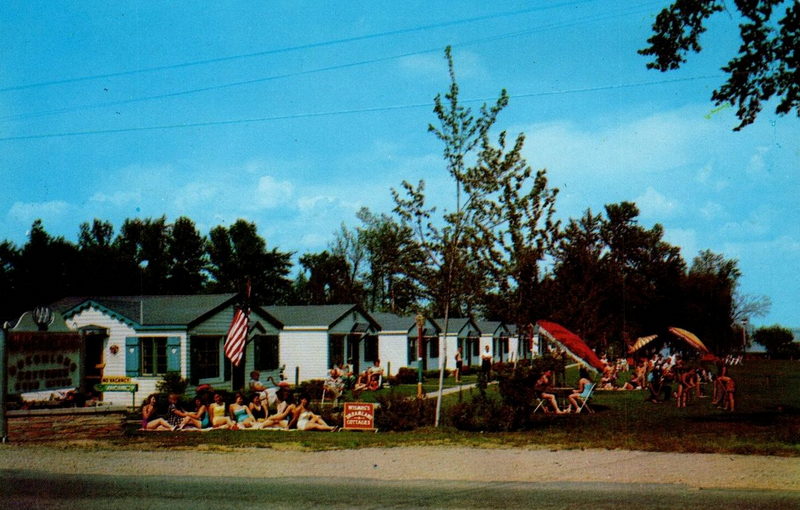 Slice of Heaven Houghton Lake Resort (Wismegs Dreamland Cottages) - Vintage Postcard
